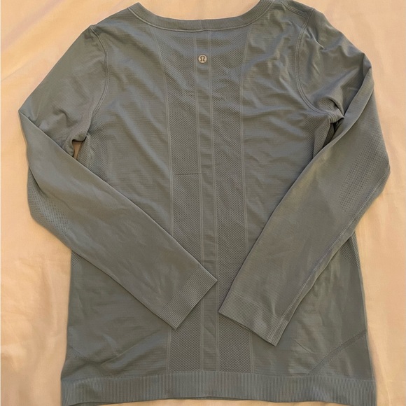 Lululemon running long sleeve - Picture 2 of 2